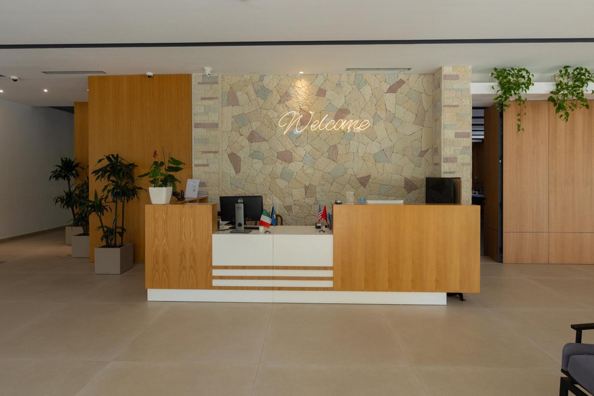 Duka Hotel Vlorë エクステリア 写真