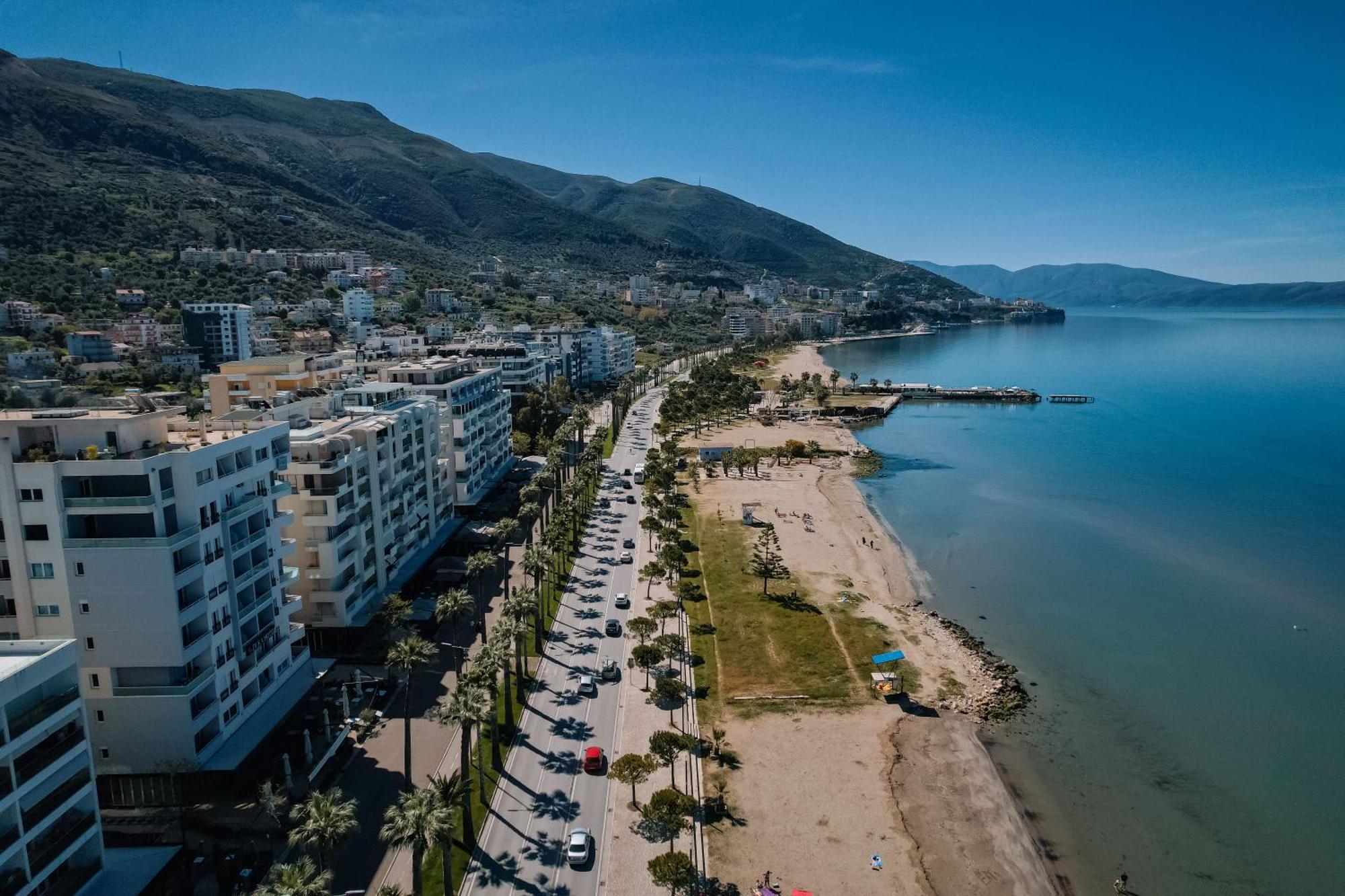 Duka Hotel Vlorë エクステリア 写真