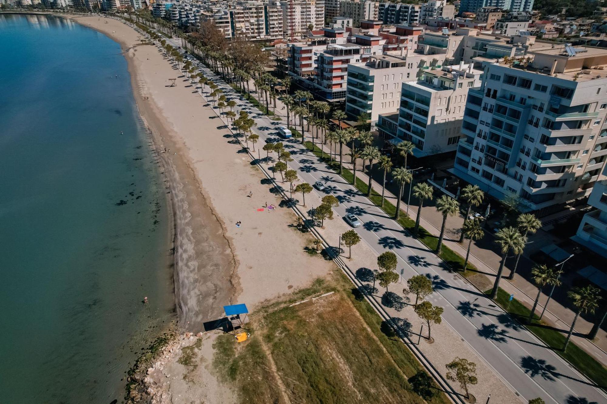 Duka Hotel Vlorë エクステリア 写真